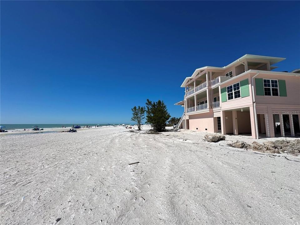 На продажу: $580,000 (0.12 acres)