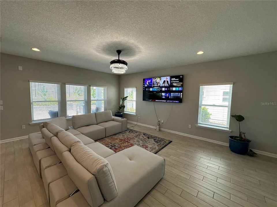 For Sale: $599,999 (4 beds, 3 baths, 2498 Square Feet)