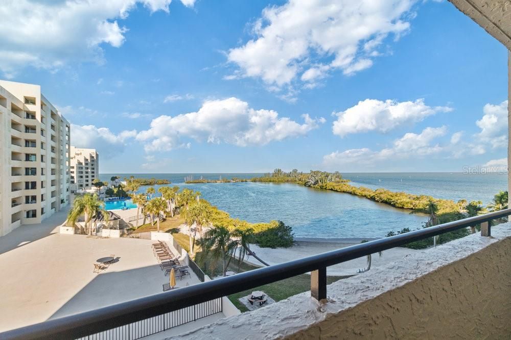 For Sale: $490,000 (2 beds, 2 baths, 1236 Square Feet)