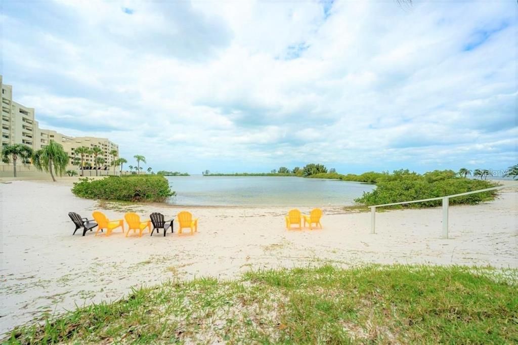 For Sale: $490,000 (2 beds, 2 baths, 1236 Square Feet)