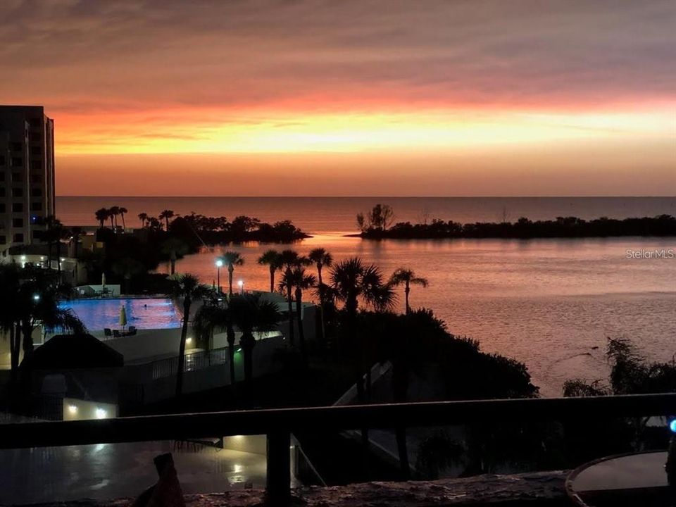 For Sale: $490,000 (2 beds, 2 baths, 1236 Square Feet)