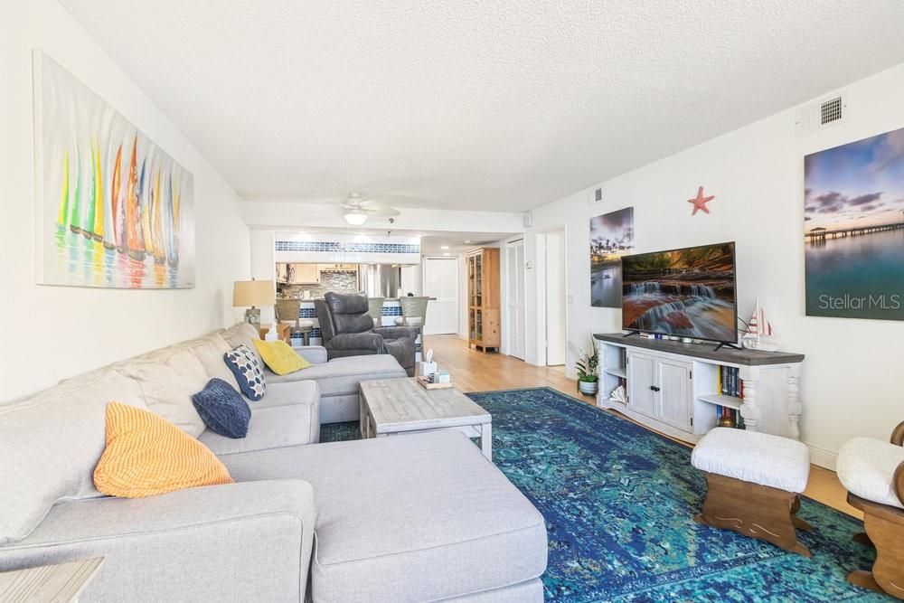 For Sale: $490,000 (2 beds, 2 baths, 1236 Square Feet)