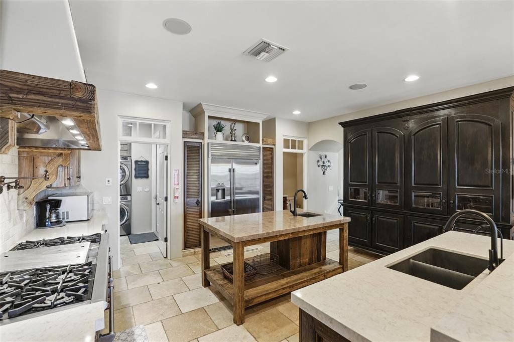 待售: $2,500,000 (4 贝兹, 4 浴室, 3988 平方英尺)