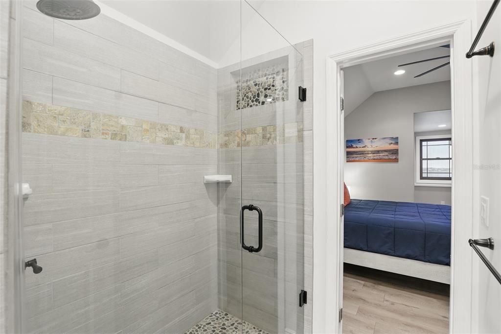 待售: $2,500,000 (4 贝兹, 4 浴室, 3988 平方英尺)