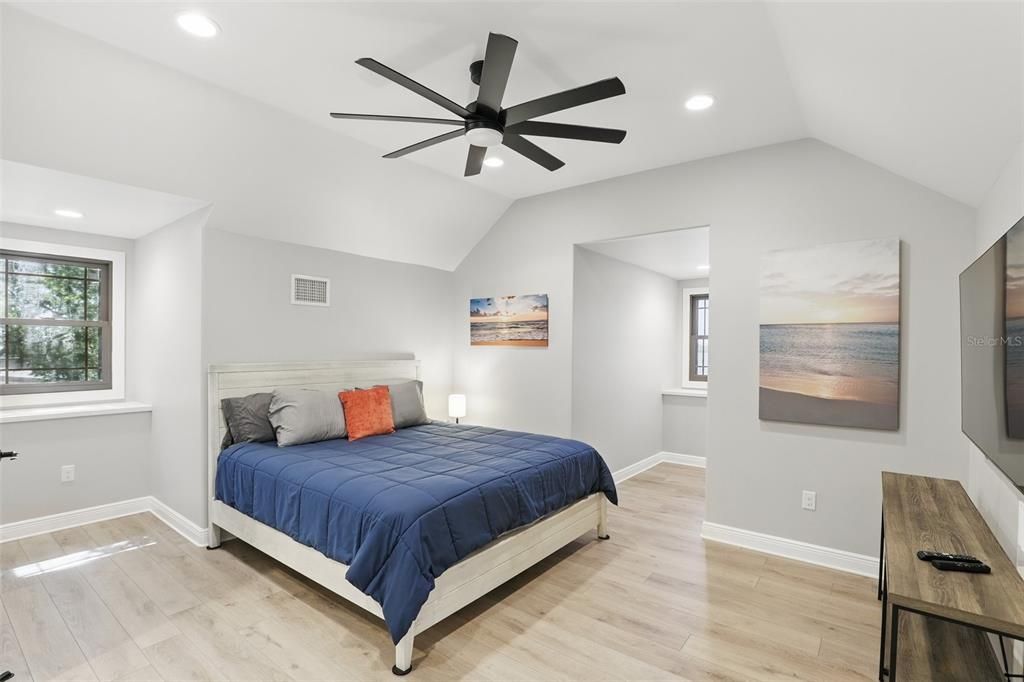 待售: $2,500,000 (4 贝兹, 4 浴室, 3988 平方英尺)