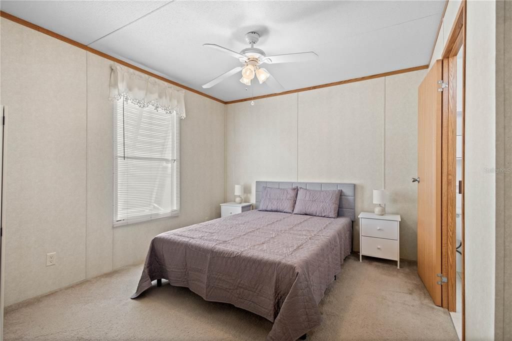 На продажу: $59,900 (2 спален, 1 ванн, 728 Квадратных фут)