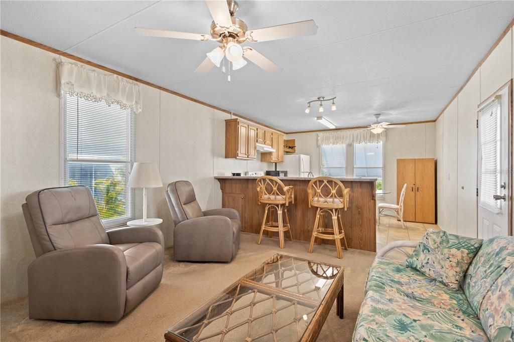 На продажу: $59,900 (2 спален, 1 ванн, 728 Квадратных фут)