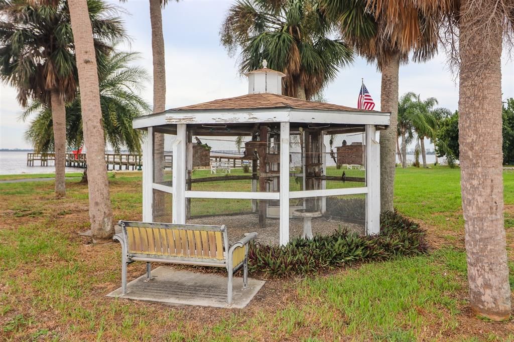 На продажу: $59,900 (2 спален, 1 ванн, 728 Квадратных фут)