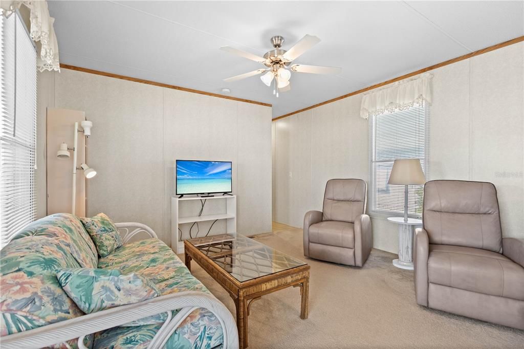 На продажу: $59,900 (2 спален, 1 ванн, 728 Квадратных фут)