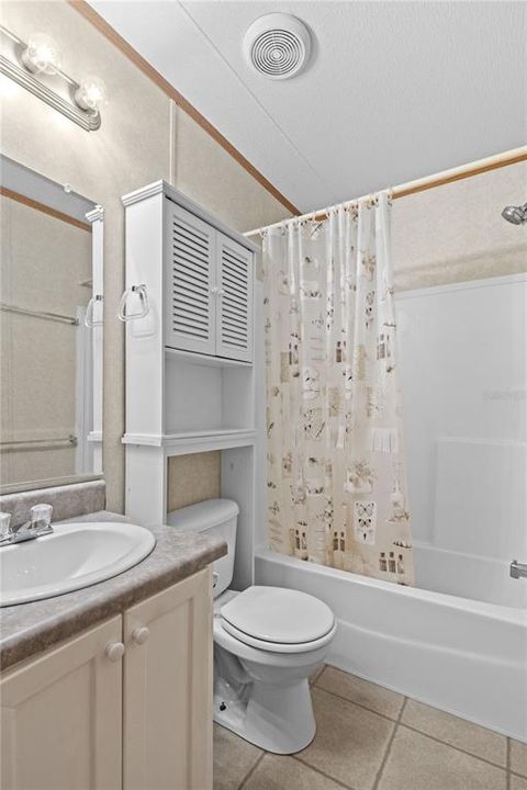 На продажу: $59,900 (2 спален, 1 ванн, 728 Квадратных фут)