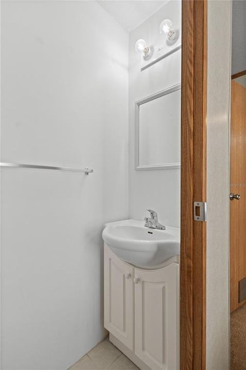 На продажу: $59,900 (2 спален, 1 ванн, 728 Квадратных фут)