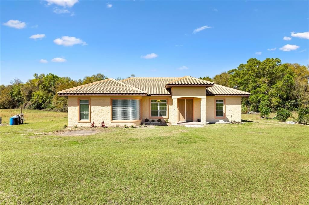 Recently Sold: $437,000 (3 beds, 3 baths, 2204 Square Feet)