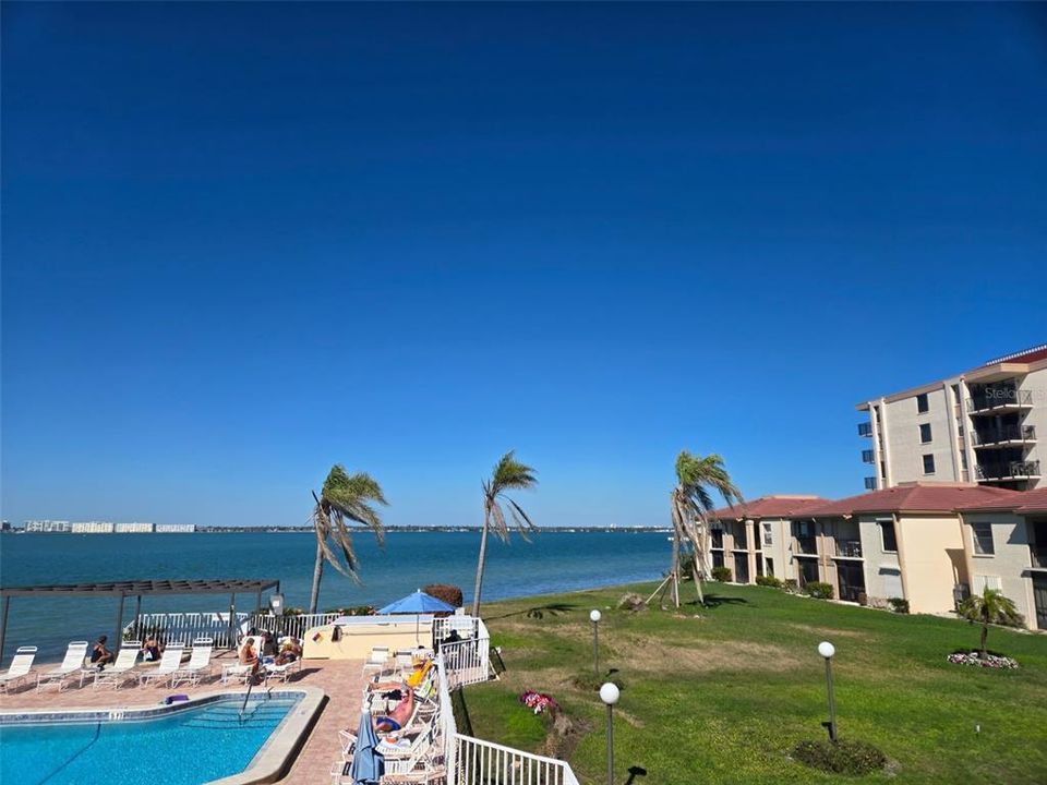 Recently Sold: $375,000 (2 beds, 2 baths, 890 Square Feet)