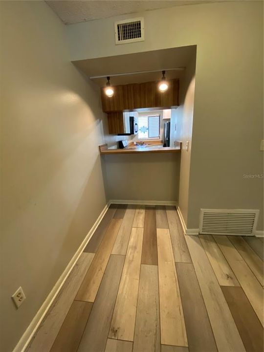 待售: $119,900 (2 贝兹, 2 浴室, 826 平方英尺)