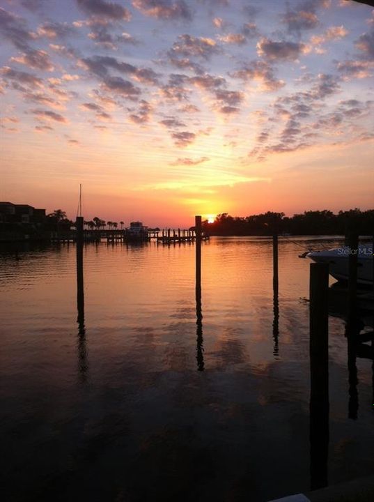 For Sale: $174,900 (2 beds, 2 baths, 1440 Square Feet)