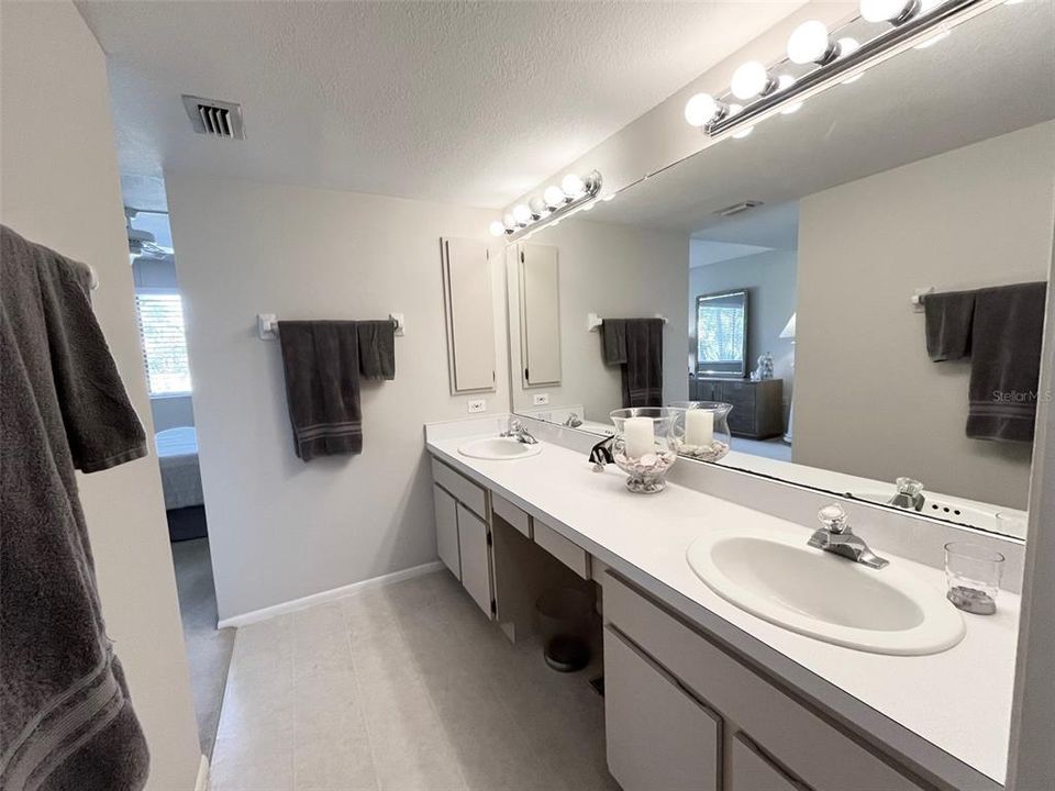 For Sale: $174,900 (2 beds, 2 baths, 1440 Square Feet)