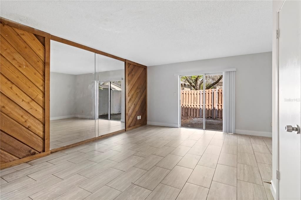 待售: $119,900 (2 贝兹, 1 浴室, 1169 平方英尺)