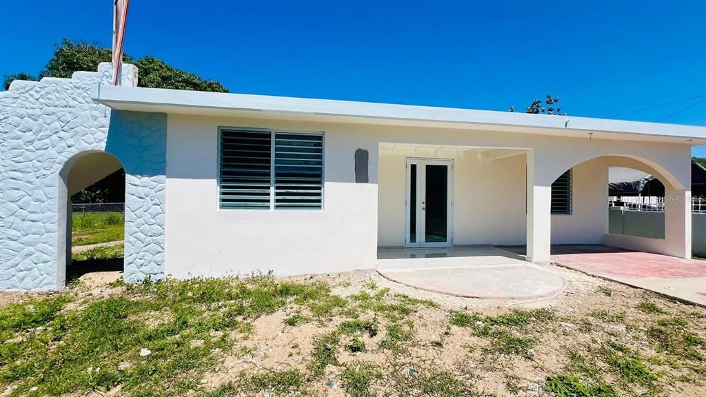 Недавно продано: $585,000 (4 спален, 2 ванн, 1800 Квадратных фут)