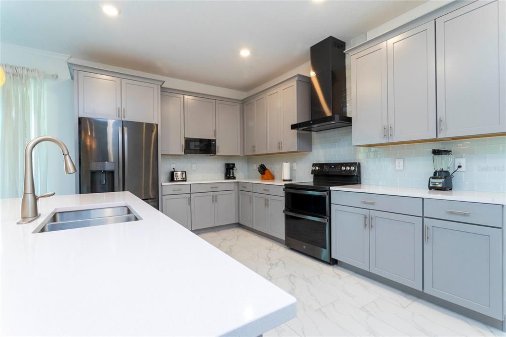 待售: $1,200,000 (8 贝兹, 7 浴室, 4164 平方英尺)