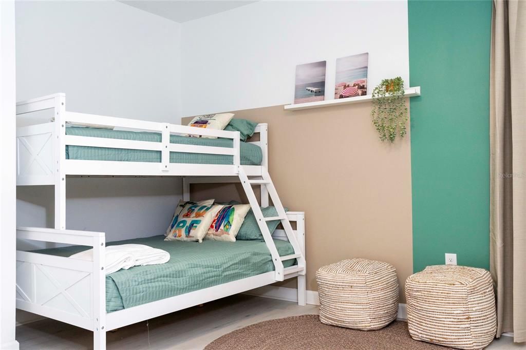 待售: $1,200,000 (8 贝兹, 7 浴室, 4164 平方英尺)