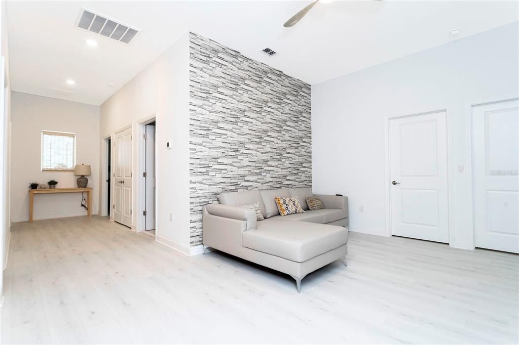 待售: $1,200,000 (8 贝兹, 7 浴室, 4164 平方英尺)