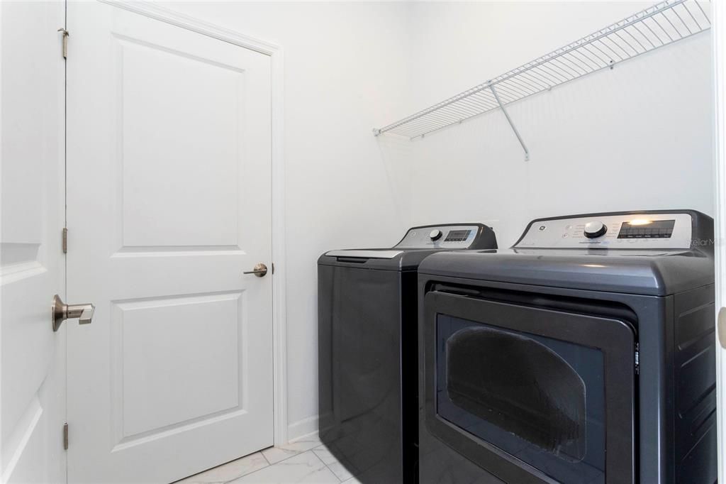 待售: $1,200,000 (8 贝兹, 7 浴室, 4164 平方英尺)