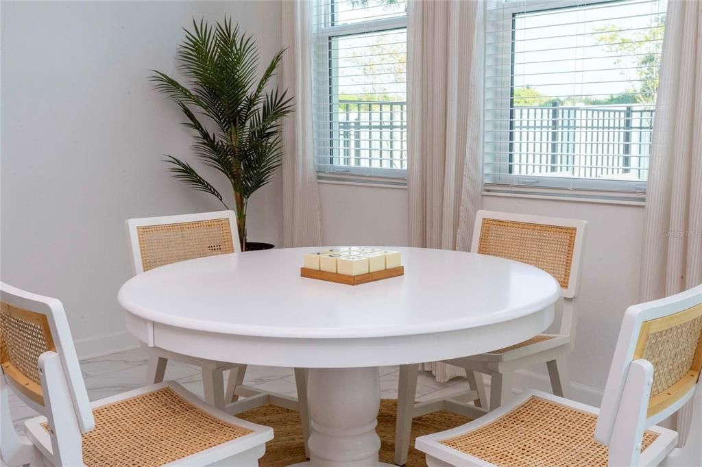 待售: $1,200,000 (8 贝兹, 7 浴室, 4164 平方英尺)