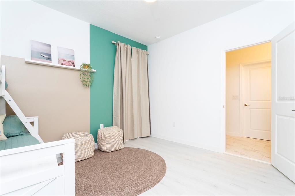 待售: $1,200,000 (8 贝兹, 7 浴室, 4164 平方英尺)