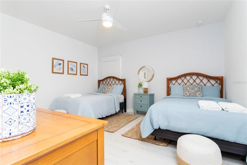 待售: $1,200,000 (8 贝兹, 7 浴室, 4164 平方英尺)