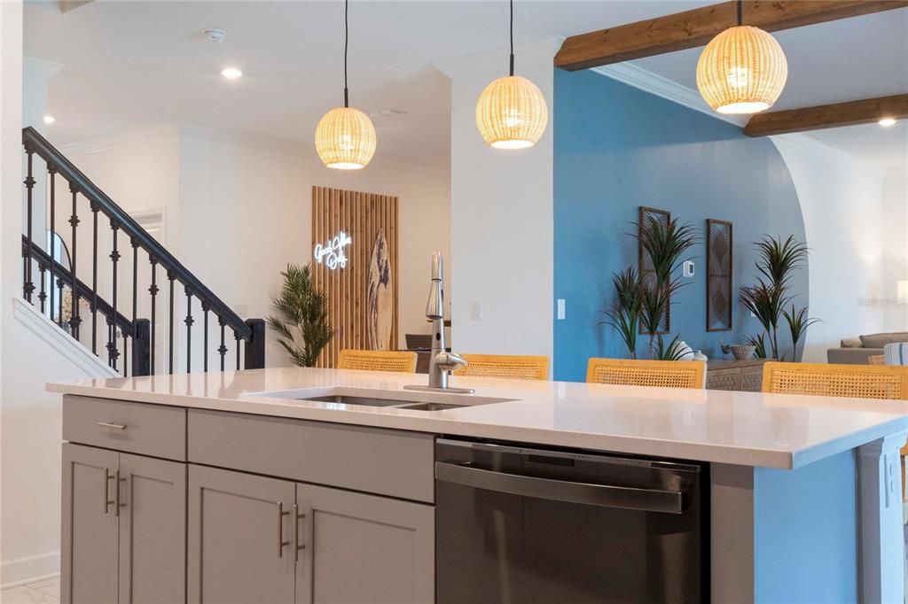 待售: $1,200,000 (8 贝兹, 7 浴室, 4164 平方英尺)