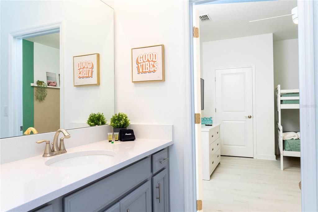 待售: $1,200,000 (8 贝兹, 7 浴室, 4164 平方英尺)