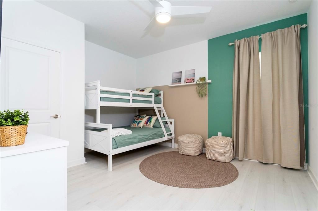 待售: $1,200,000 (8 贝兹, 7 浴室, 4164 平方英尺)