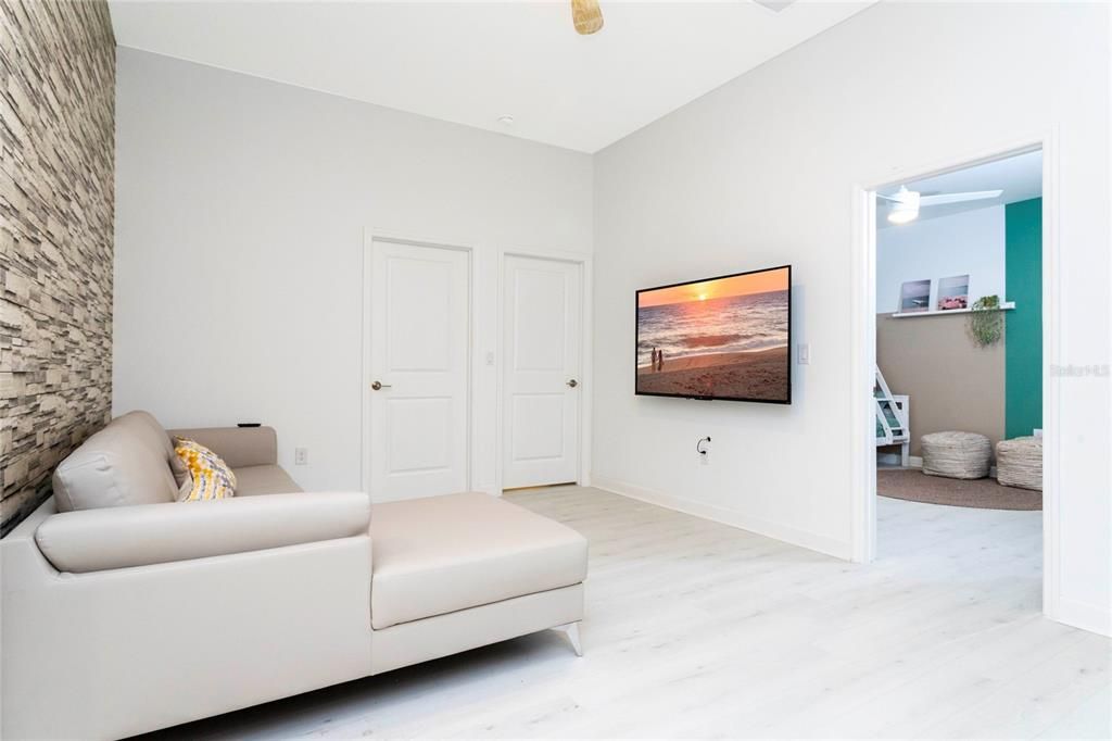 待售: $1,200,000 (8 贝兹, 7 浴室, 4164 平方英尺)