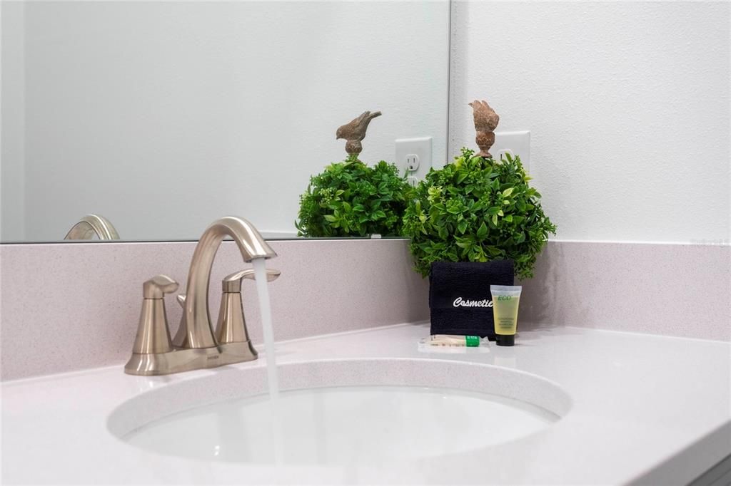 待售: $1,200,000 (8 贝兹, 7 浴室, 4164 平方英尺)