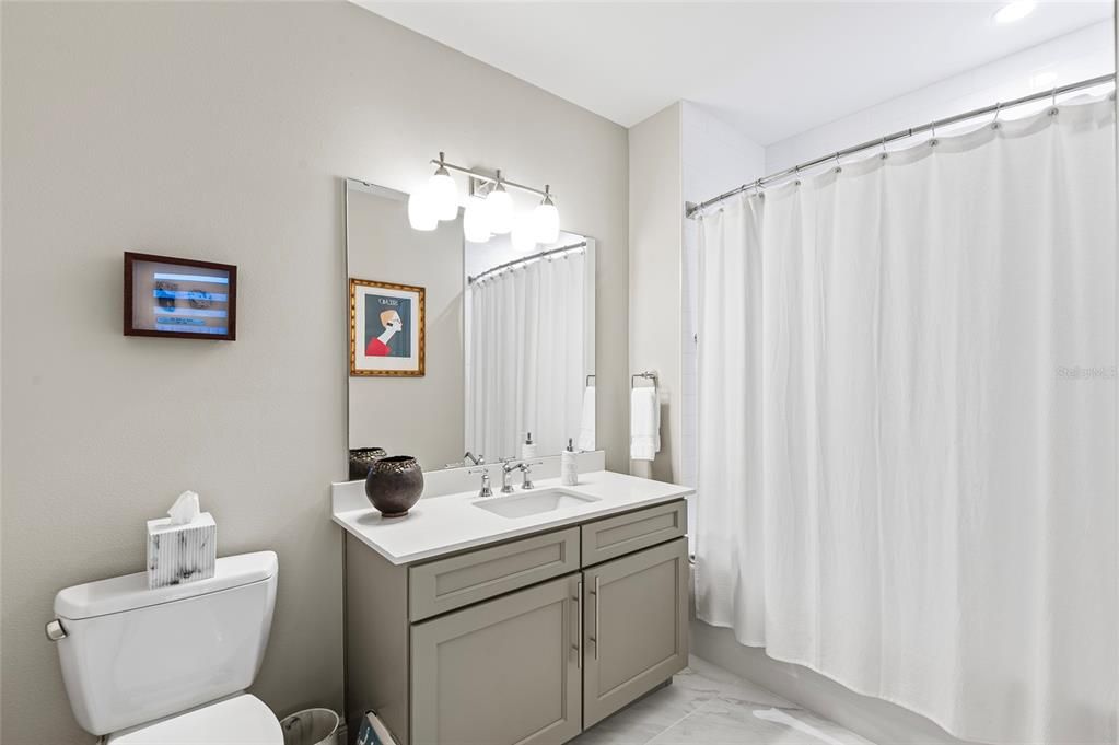 待售: $380,000 (2 贝兹, 2 浴室, 1402 平方英尺)