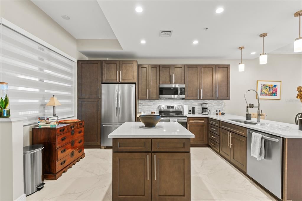 待售: $380,000 (2 贝兹, 2 浴室, 1402 平方英尺)