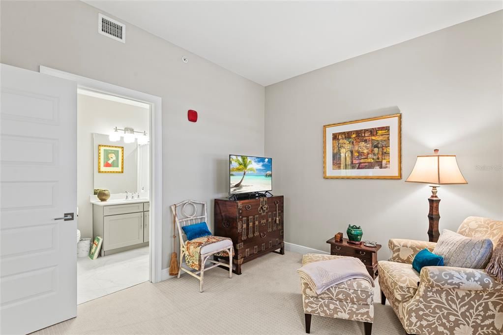 待售: $380,000 (2 贝兹, 2 浴室, 1402 平方英尺)