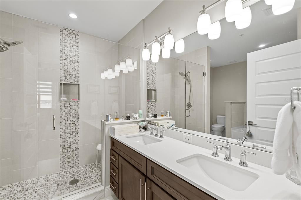 待售: $380,000 (2 贝兹, 2 浴室, 1402 平方英尺)