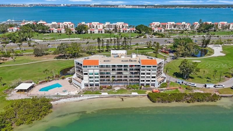 En Venta: $420,000 (2 camas, 2 baños, 1300 Pies cuadrados)