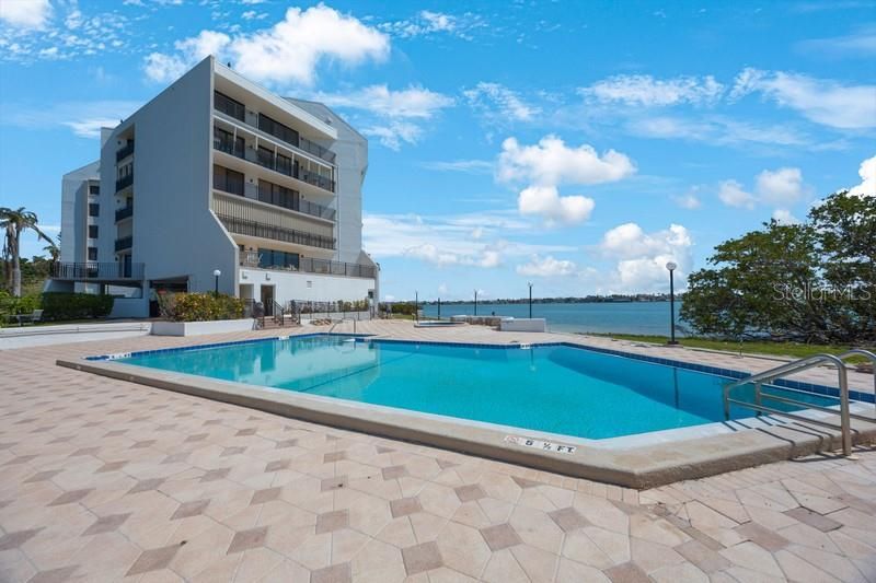 En Venta: $420,000 (2 camas, 2 baños, 1300 Pies cuadrados)