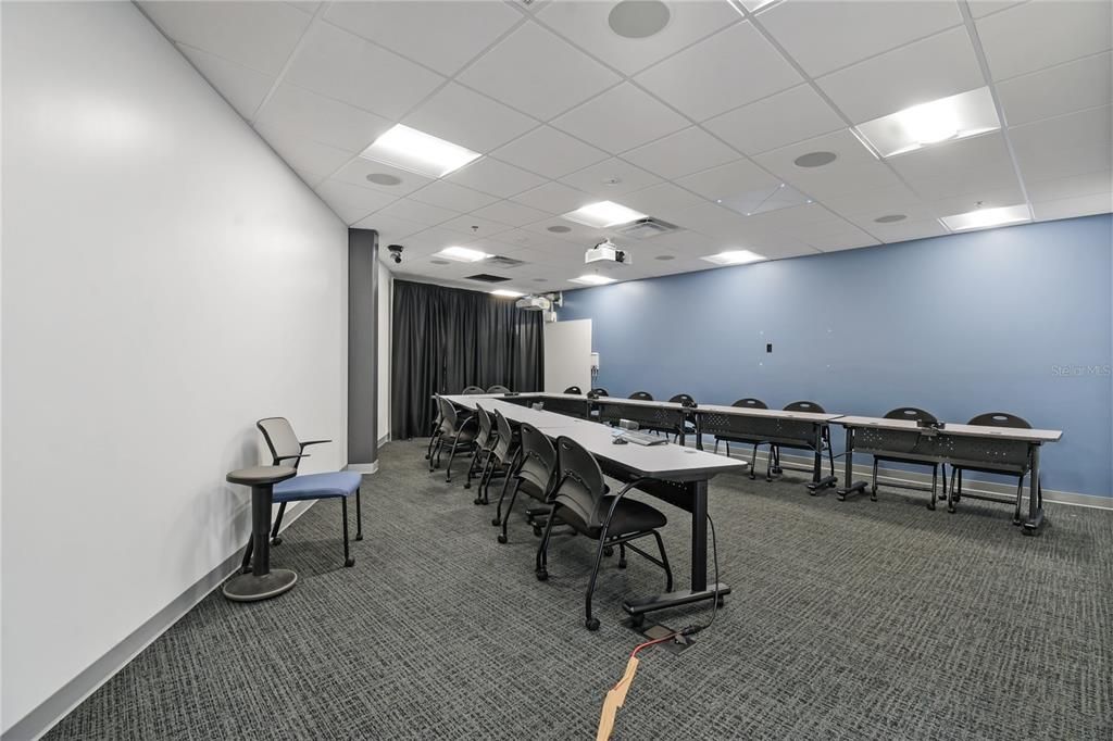 合同活跃: $3,200,000 (0 贝兹, 0 浴室, 0 平方英尺)