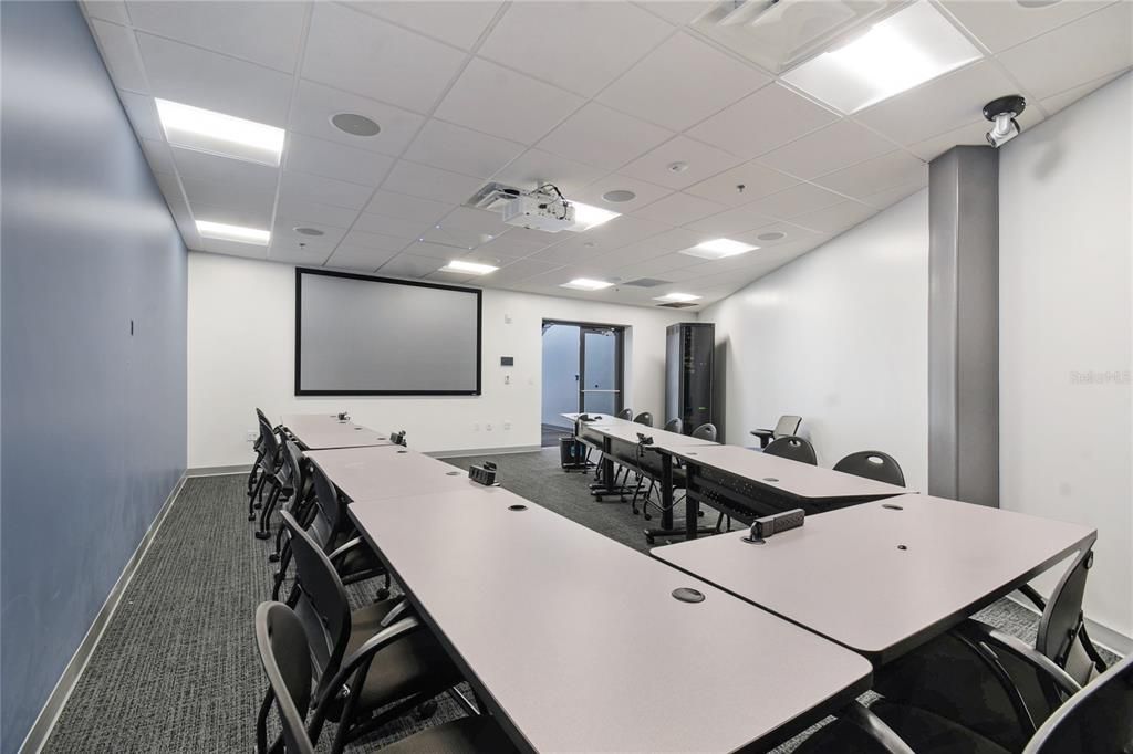 合同活跃: $3,200,000 (0 贝兹, 0 浴室, 0 平方英尺)