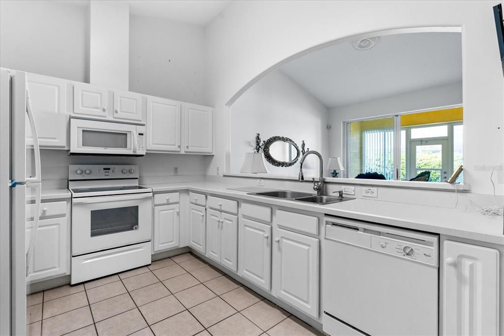 Active With Contract: $215,000 (2 beds, 2 baths, 1143 Square Feet)