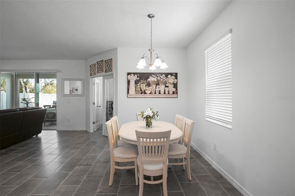 待售: $424,000 (4 贝兹, 2 浴室, 2964 平方英尺)