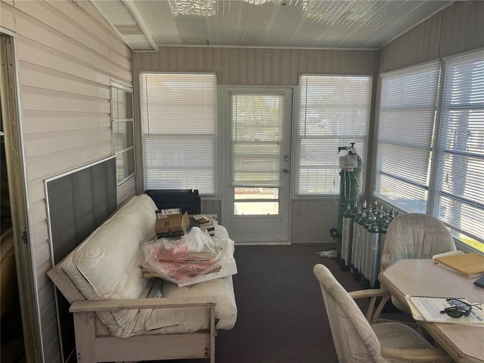 For Sale: $75,000 (2 beds, 1 baths, 768 Square Feet)