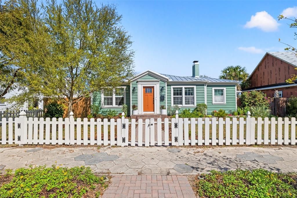 Vendido Recientemente: $975,000 (3 camas, 3 baños, 2276 Pies cuadrados)