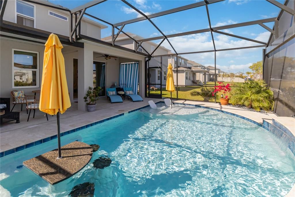 Activo con contrato: $549,000 (4 camas, 3 baños, 2456 Pies cuadrados)