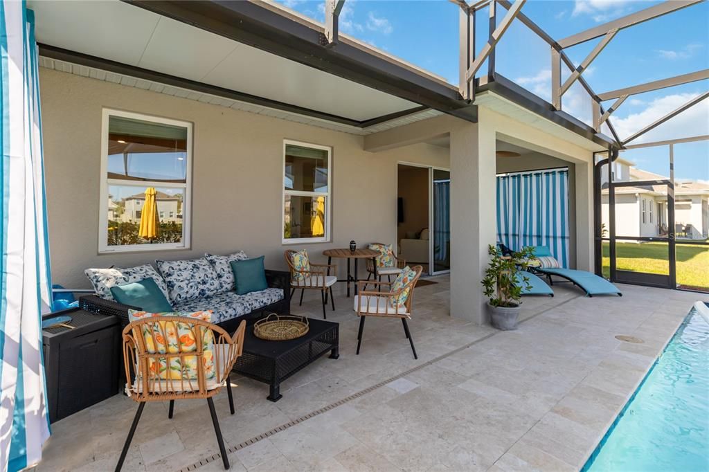 Activo con contrato: $549,000 (4 camas, 3 baños, 2456 Pies cuadrados)