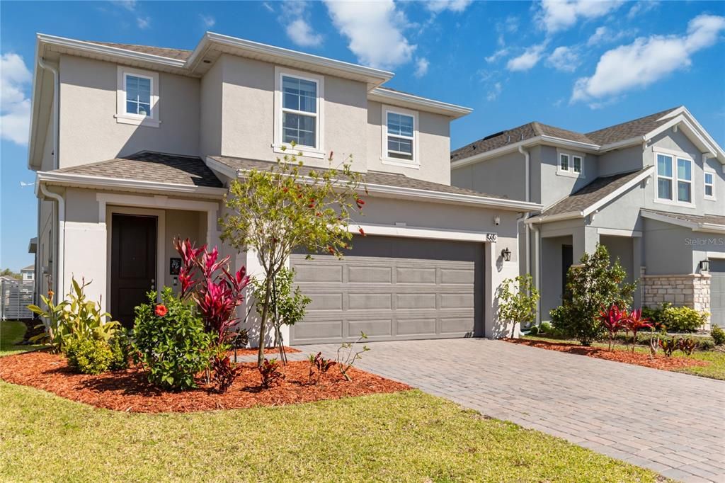 Activo con contrato: $549,000 (4 camas, 3 baños, 2456 Pies cuadrados)