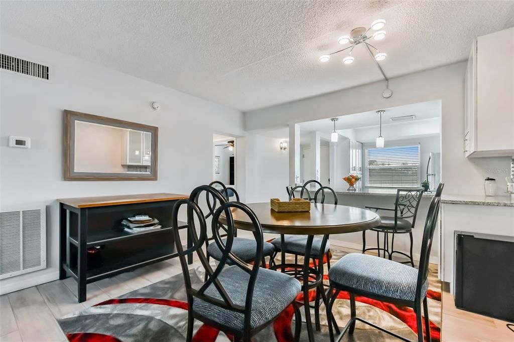 For Rent: $1,500 (2 beds, 1 baths, 1085 Square Feet)